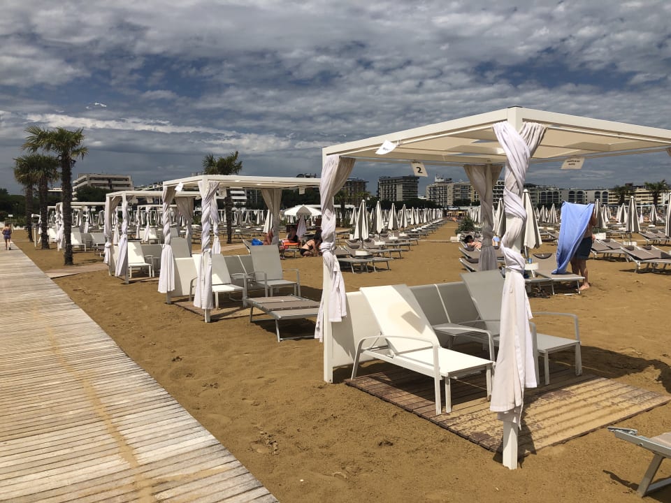 Strand Aparthotel Holiday