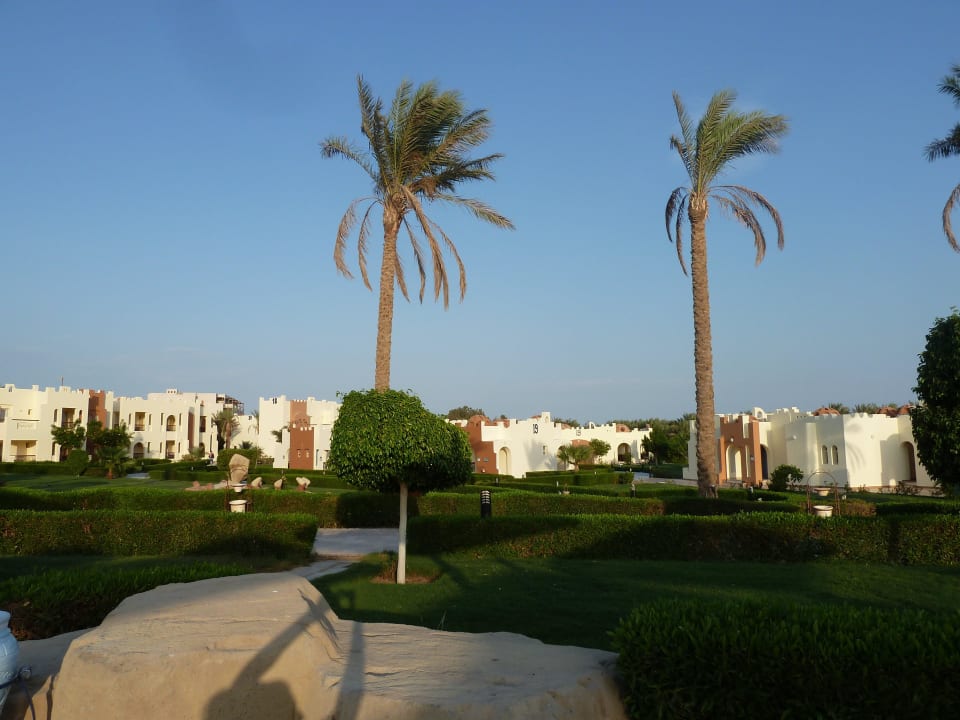 Schön angelegter Garten SUNRISE Royal Makadi Resort