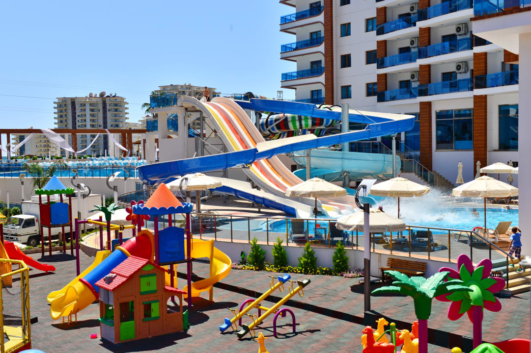 Spielplatz/ Wasserrutschen Azura Park Residence