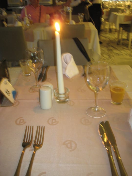 Nette Tischdeko an einem Themenabend Gloria Palace San Agustin Thalasso & Hotel