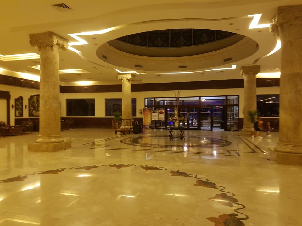 Lobby Hotel Titanic Palace