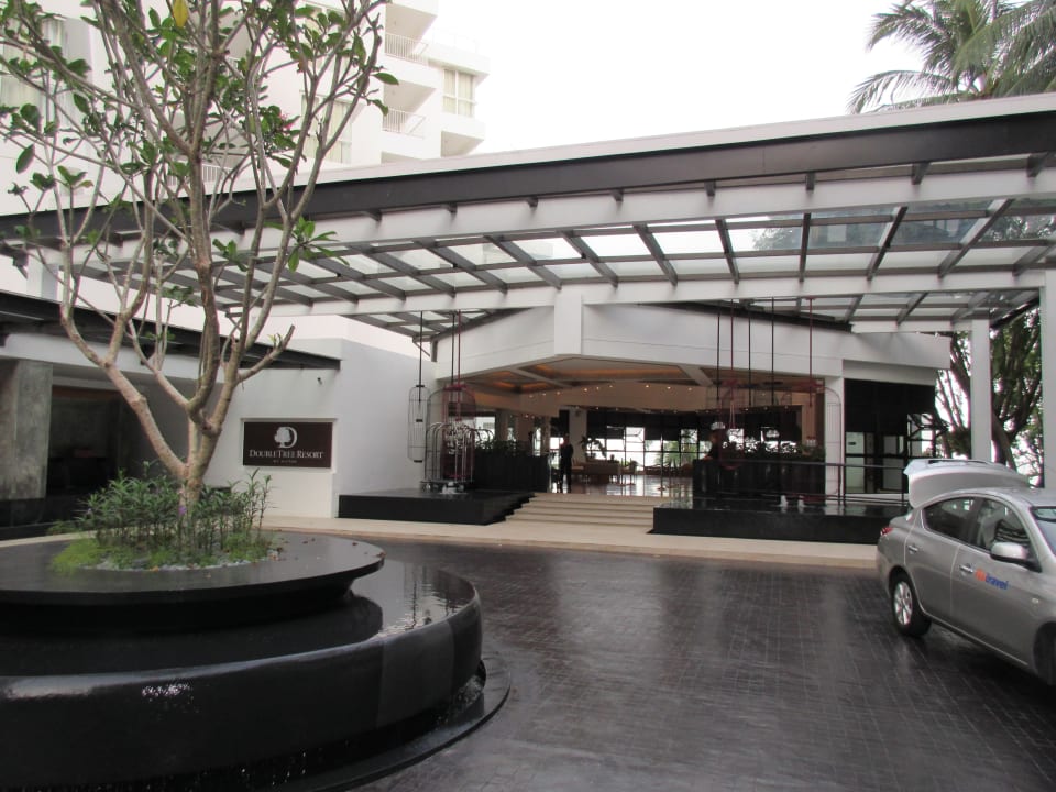 Eingansgbereich zum Hotel. DoubleTree Resort by Hilton Penang