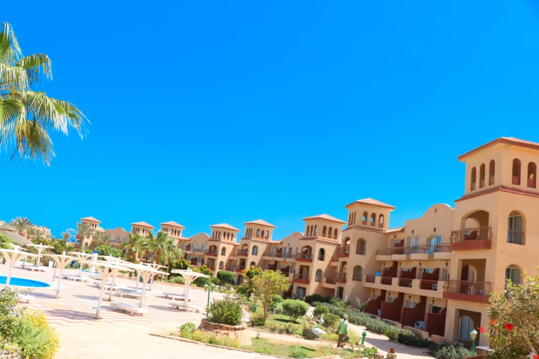 Außenansicht Pensée Royal Garden Beach Resort