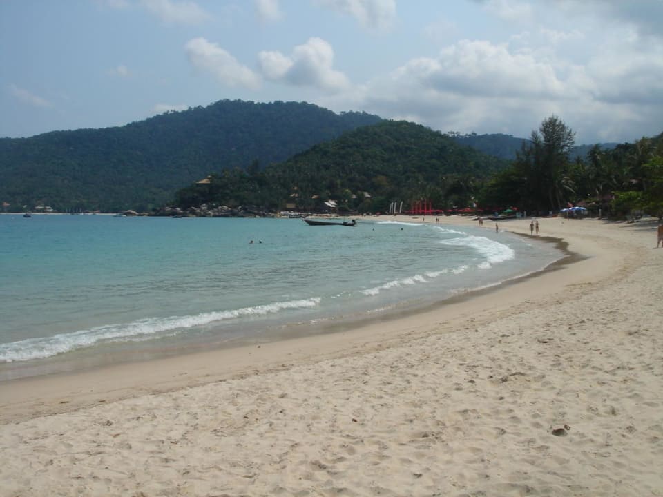 Weisser Sandstrand ganz nah Santhiya Koh Phangan Resort & Spa