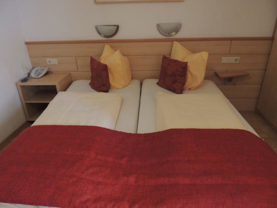 Betten - mit Rollen unten Hotel Engl