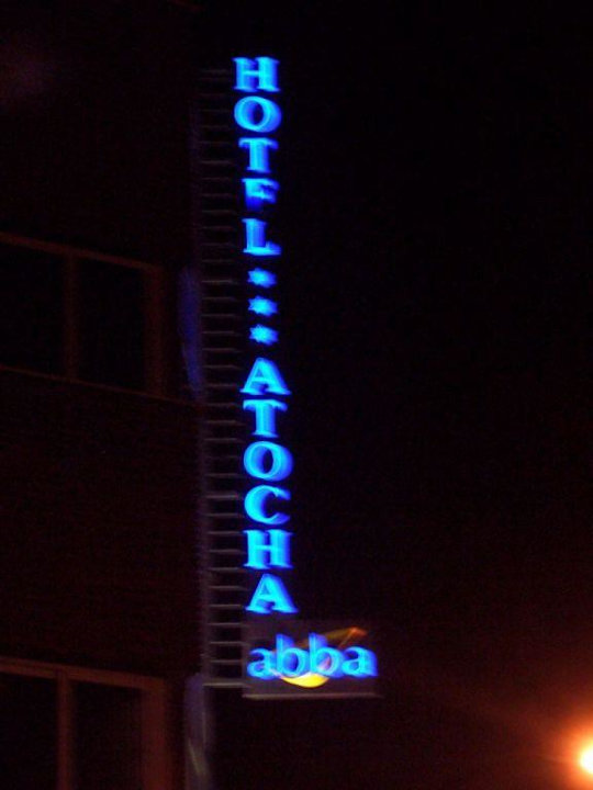 Hotel Schild bei Nacht Hotel Atocha