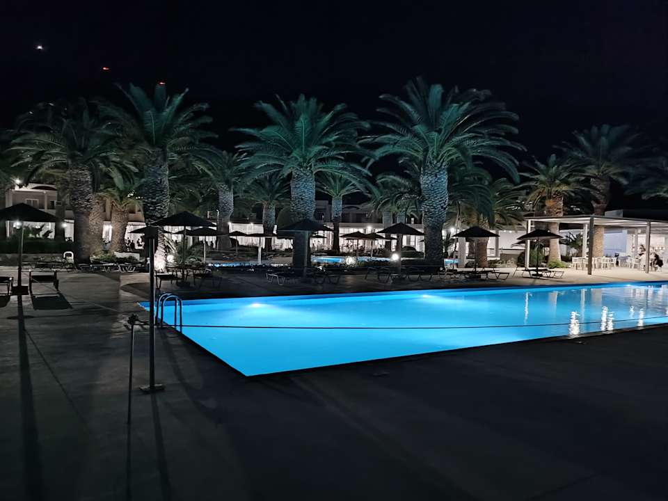 Pool Akti Beach Club