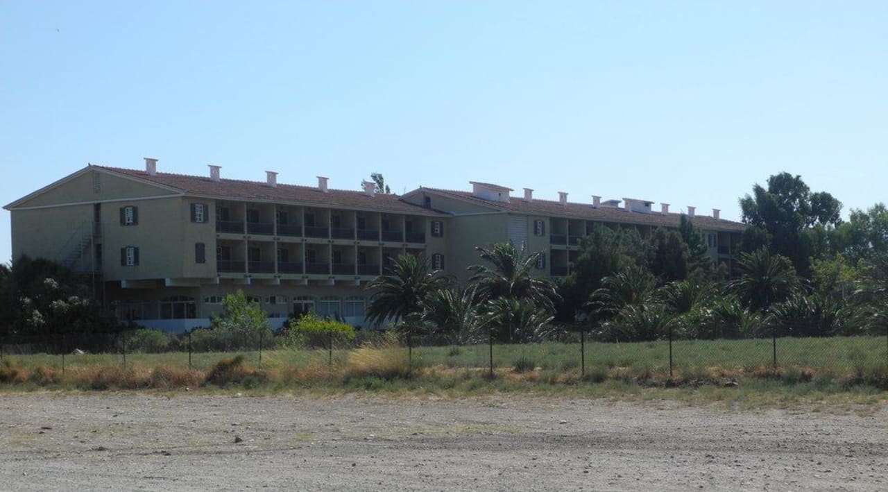 Außenansicht des Haupthauses Doryssa Seaside Resort