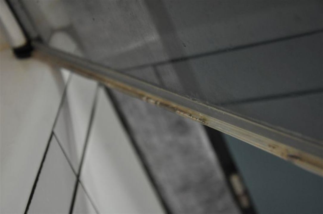 Grzyb na kabinie prysznicowej Creta Maris Resort