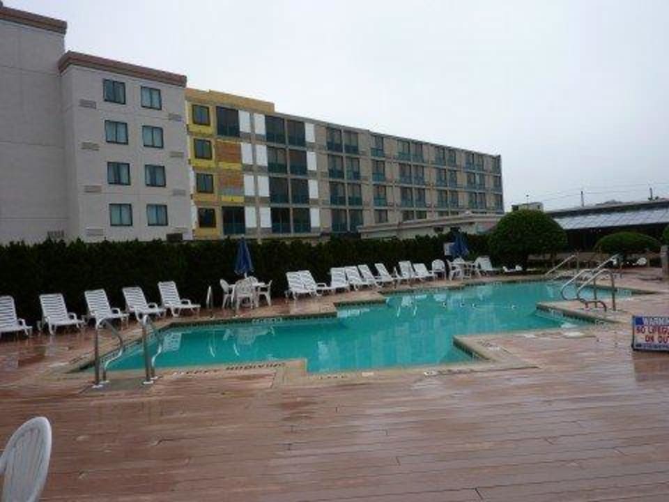 Ansicht Poolanlage Holiday Inn Hasbrouck Heights