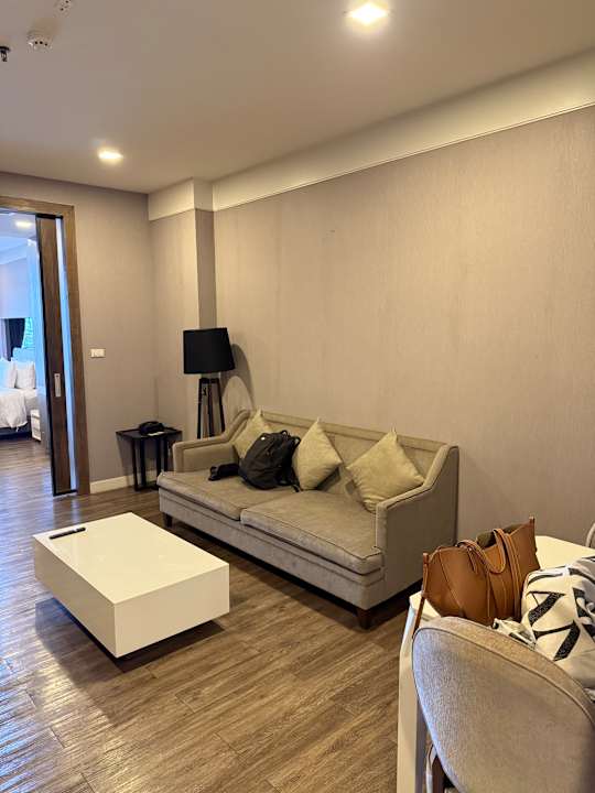 Zimmer Metropolis Suites Bangkok, Tapestry Collection by Hilton