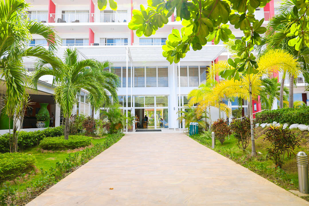 Außenansicht Grand Decameron Cornwall Beach