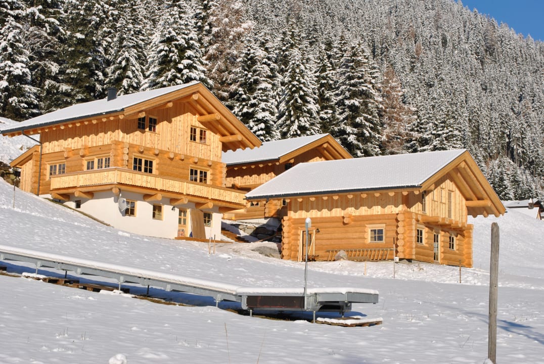 Winteransicht von links Almdorf Ochsengarten