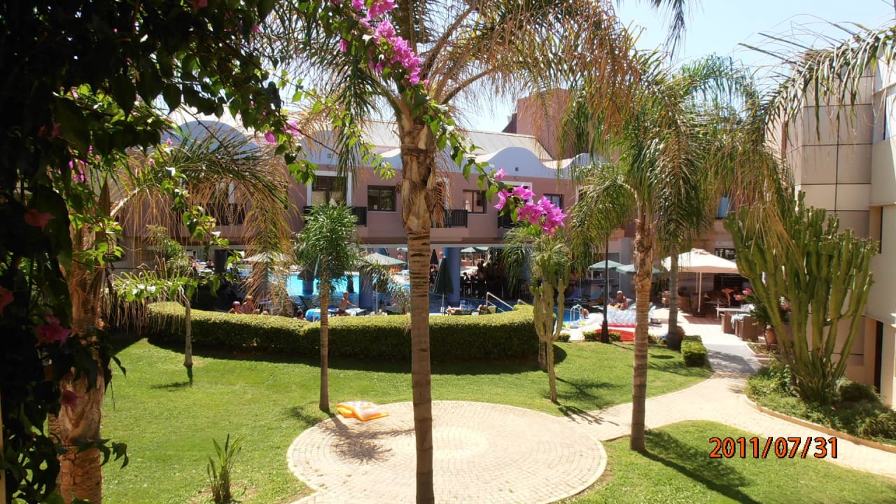 Ogród i basen Porto Platanias Beach Resort & Spa