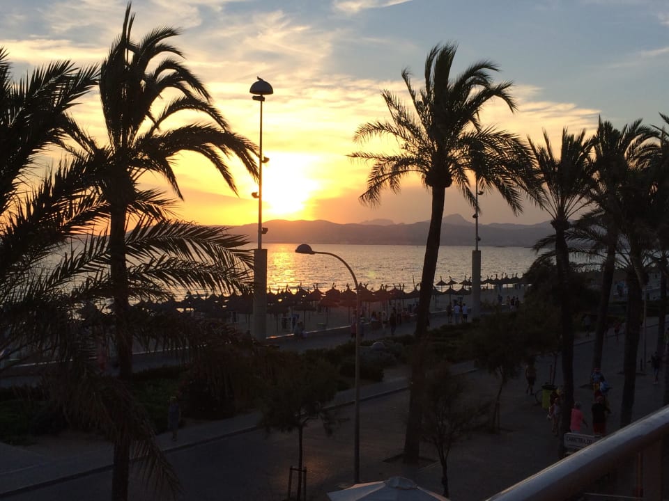 Sonnenuntergang am Balkon Universal Hotel Neptuno - Adults Only