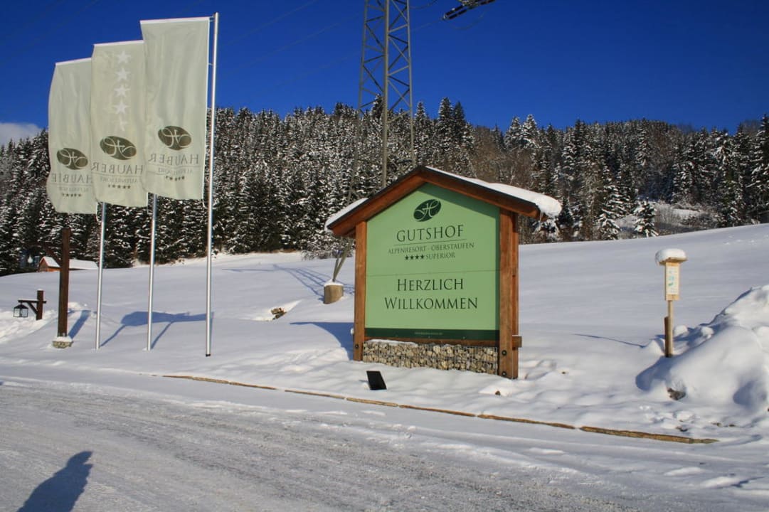 Einfahrt zum Gutshof Haubers Naturresort