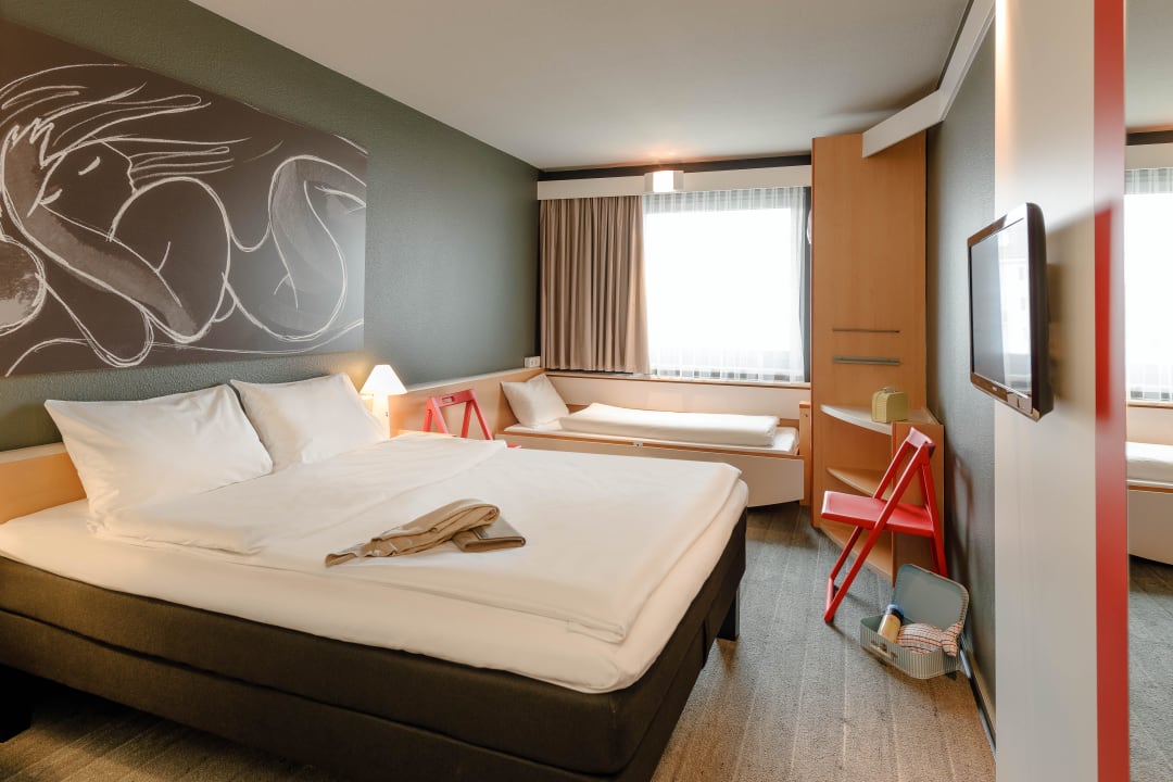 Großes Bett mit Zusatzbett ibis Wien City