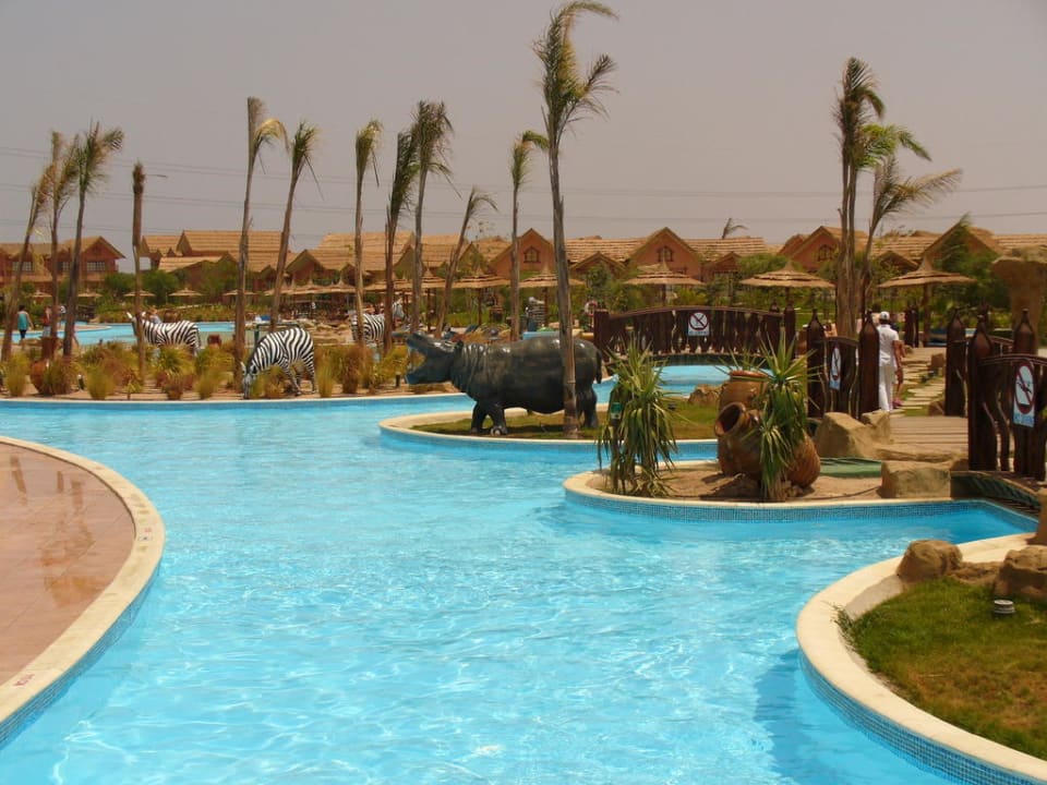 W drodze na śniadanie  Pickalbatros Jungle Aqua Park Resort - Neverland Hurghada