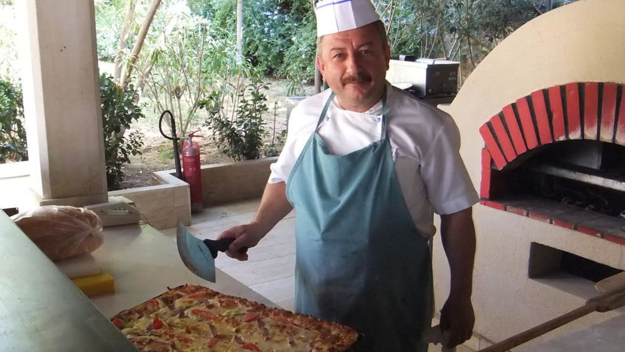 Pizzabäcker in der Plaj Bar Labranda Alantur Resort