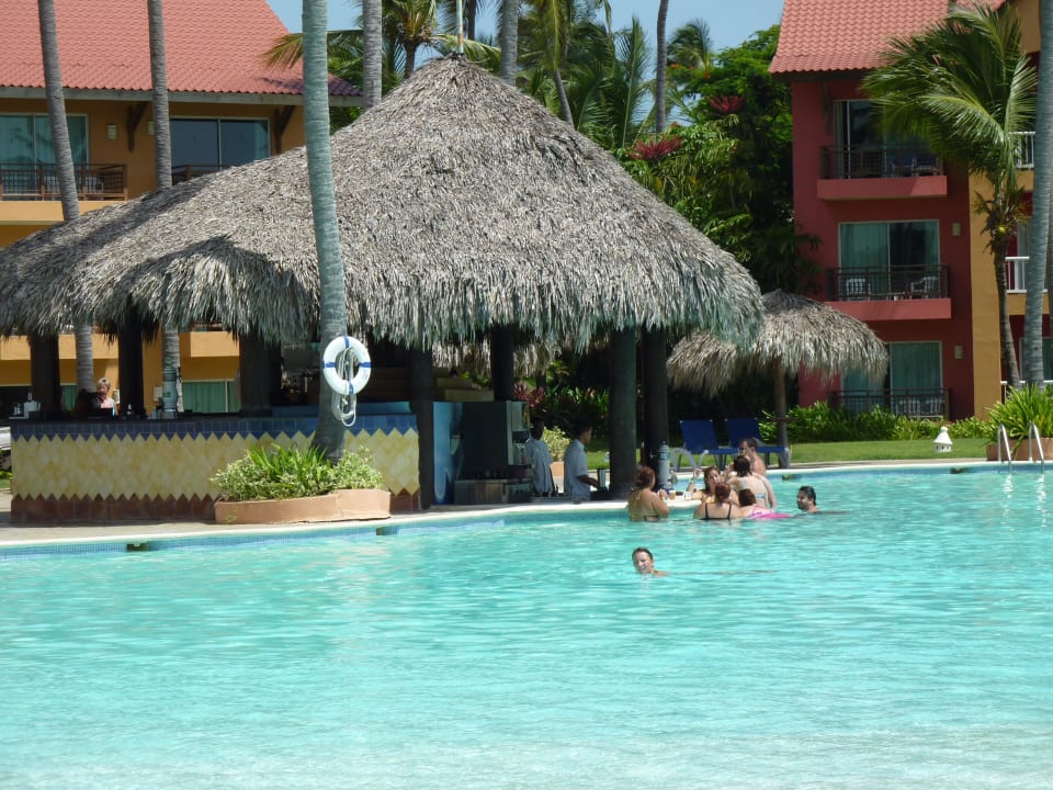 Pool Swimm Up Bar Punta Cana Princess All Suites Resort & Spa