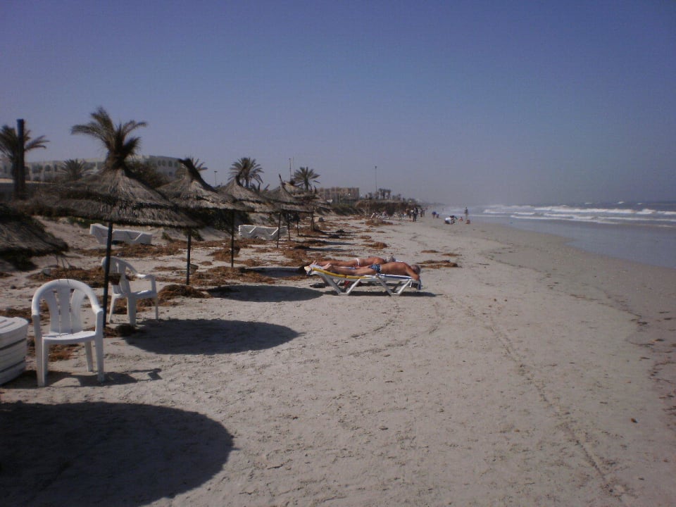 Pláž hotelu Mahdia beach. Mahdia Beach & Aquapark