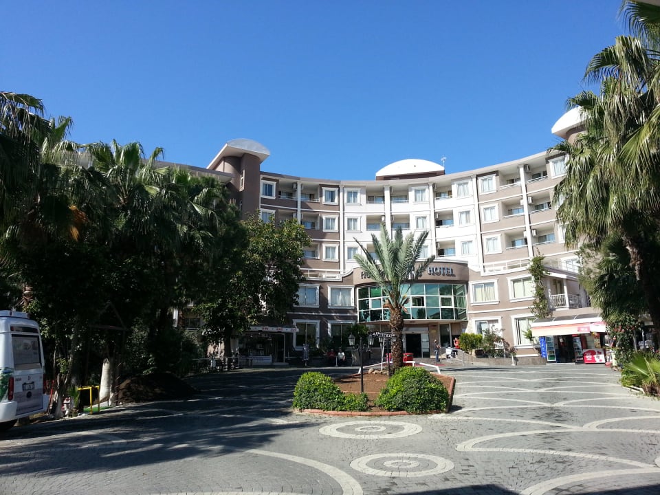 Haupteingangsbereich von der Straße aus gesehen Side Alegria Hotel & Spa - Adults only +16