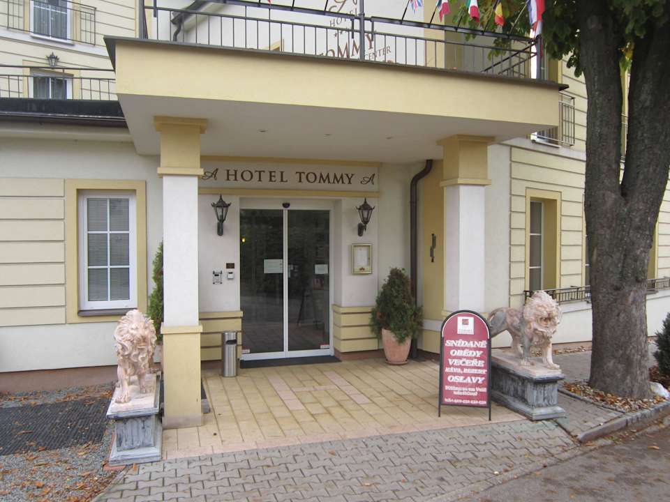 Hoteleingang Hotel Tommy