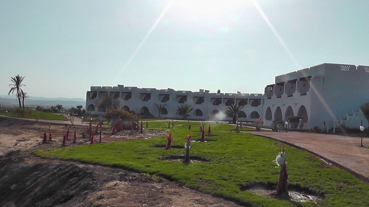 Gebäudekomplex Three Corners Equinox Beach Resort