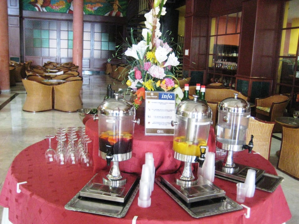 Eine von drei Getränketische Bahia Principe Sunlight Costa Adeje