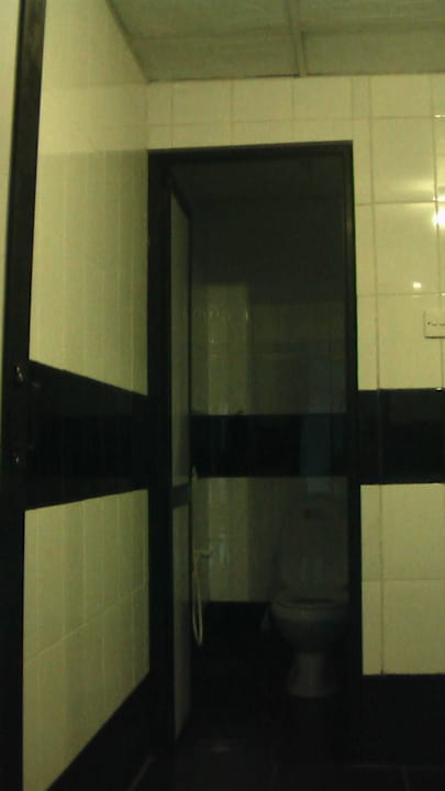 Durchgang zu den WC's  Hotel Luxury World