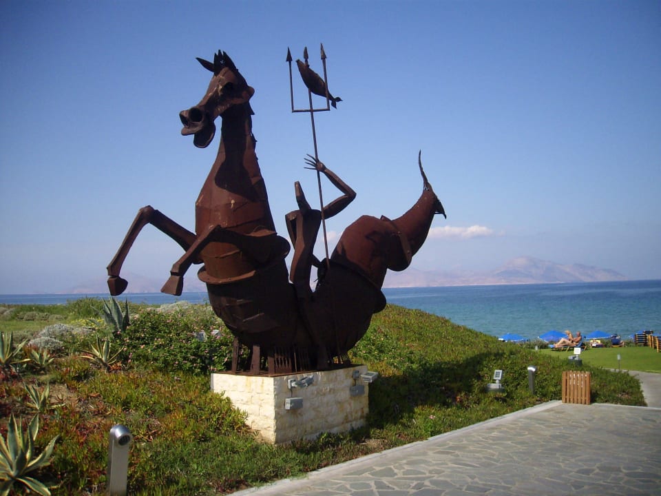 Gang zum Meer Neptune Luxury Resort