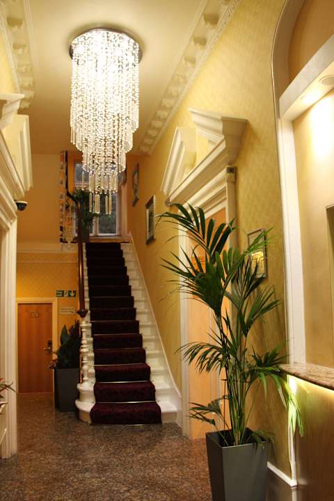 Hall et réception Hotel Lord Jim