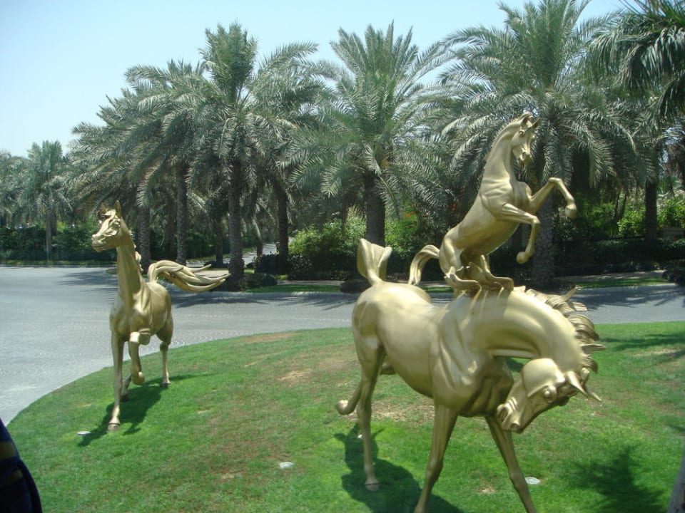 Zufahrt zum Hotel Jumeirah Al Qasr