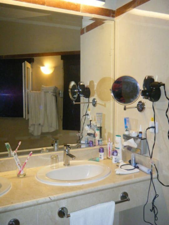 Großes Doppelwaschbecken mit Fön und Kosmetikspieg Grand Palladium Select Bávaro Resort & Spa