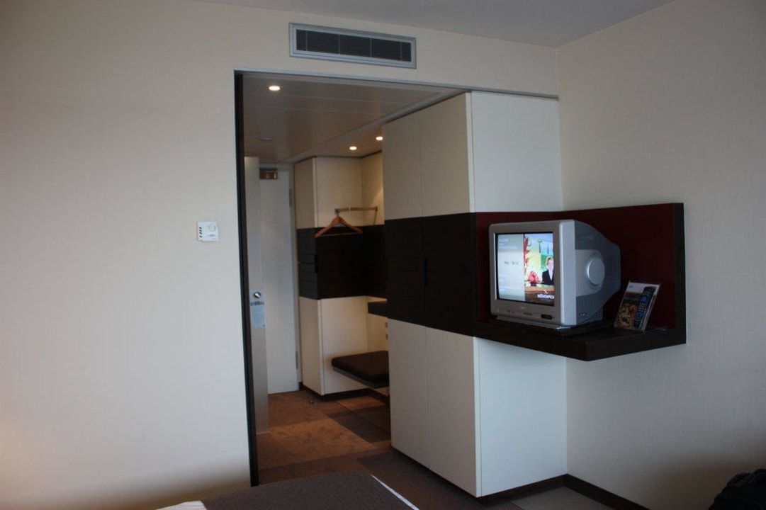 TV / entrance area in standard room Mövenpick Hotel Amsterdam City Centre