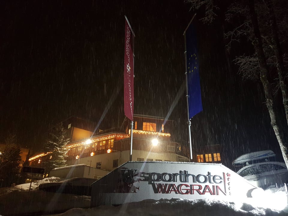 Blick aufs Hotel am Abend  Sporthotel Wagrain