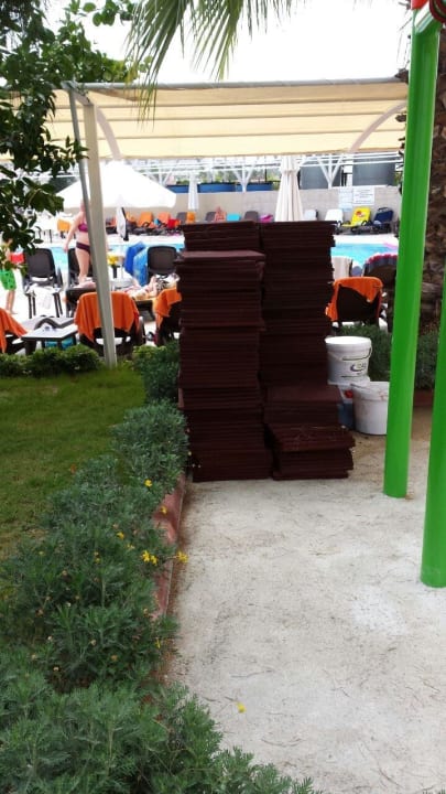 Spielplatz, Gummi-Bodenbelag seit 10 Tagen nicht v Side Alegria Hotel & Spa - Adults only +16