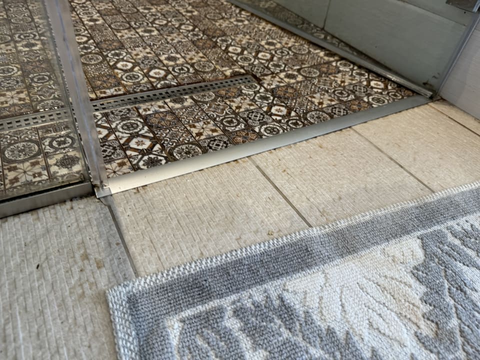 Zimmer Danune Luxury Beachfront Villa with private pool by DadoVillas