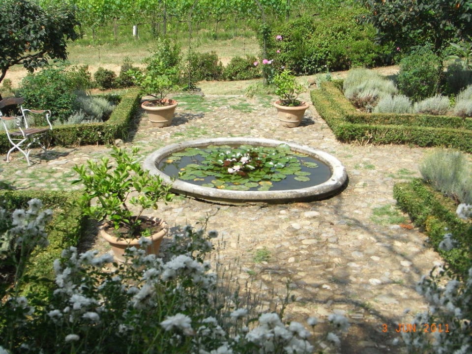 Ausblick auf den Garten mit Teich Locanda Casanuova