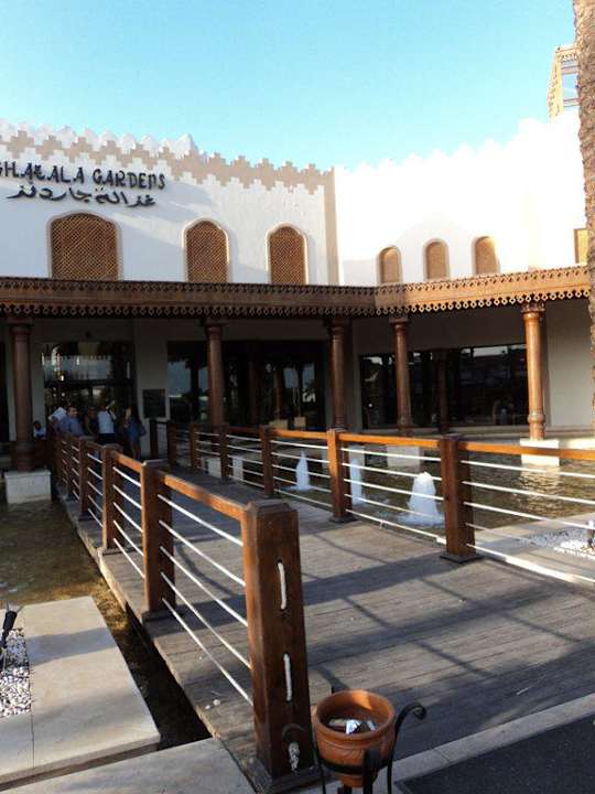 Eingang über eine Brücke Ghazala Gardens