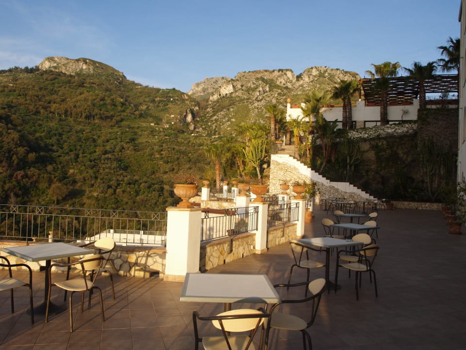 Schöner Außenbereich zum Relaxen Hotel Olimpo