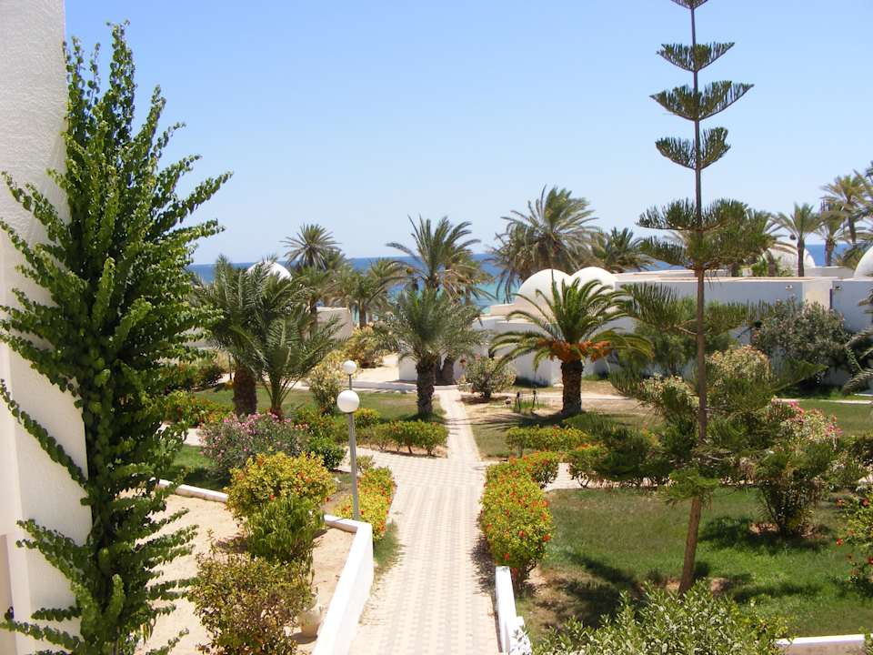 Blick von einen Fenster aus zum Speisesaal Hotel El Mouradi Djerba Menzel