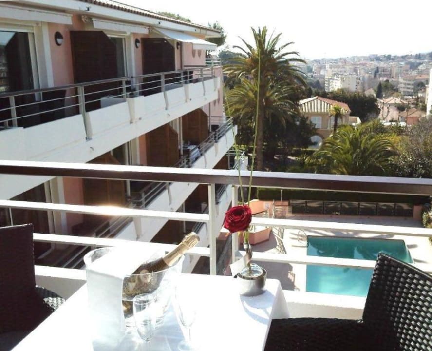 Vue terrasse chambre double Park & Suites Hotel Elegance Le Cannet