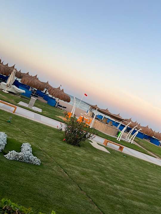 Strand Titanic Royal