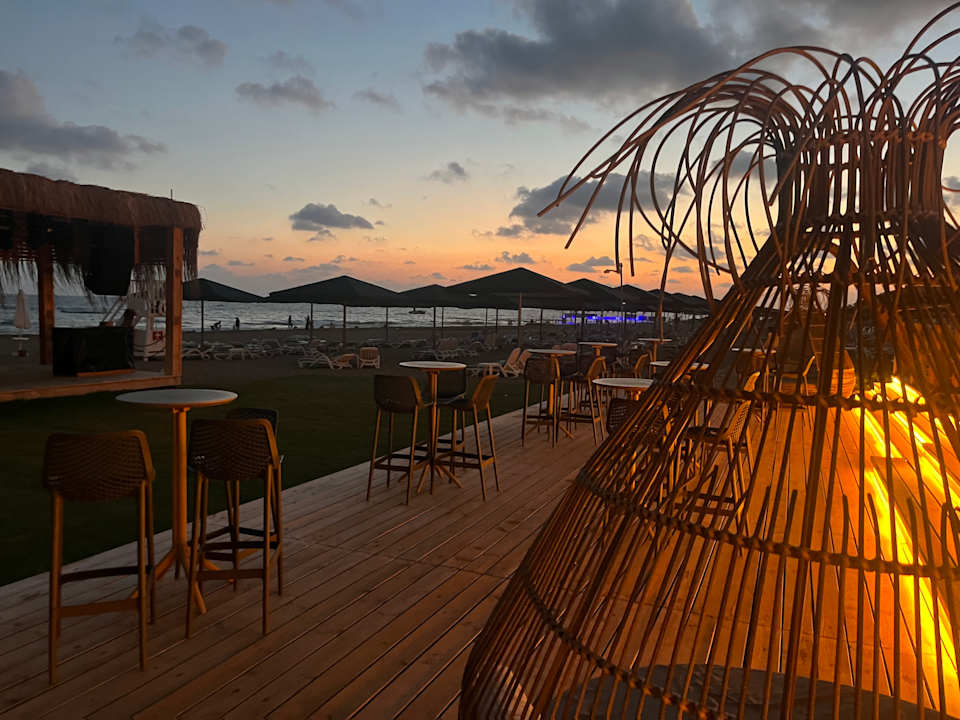 Strand Kamelya Aishen Club