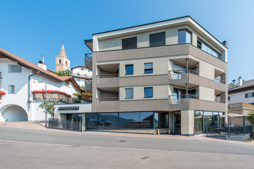 Außenansicht Luis und die Buabm - Gasthof Jenesien