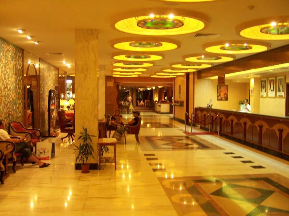 Hotel Lobby Hilton Garden Inn Ras Al Khaimah