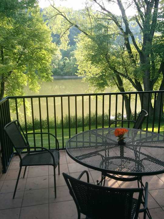 Outdoor breakfast tables Best Western Owego Inn