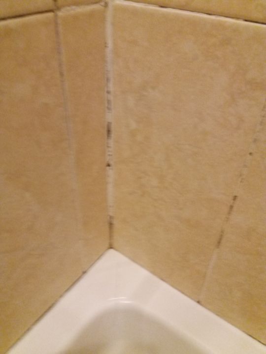 Schimmel überall in der Dusche Hotel Locanda Gaffaro