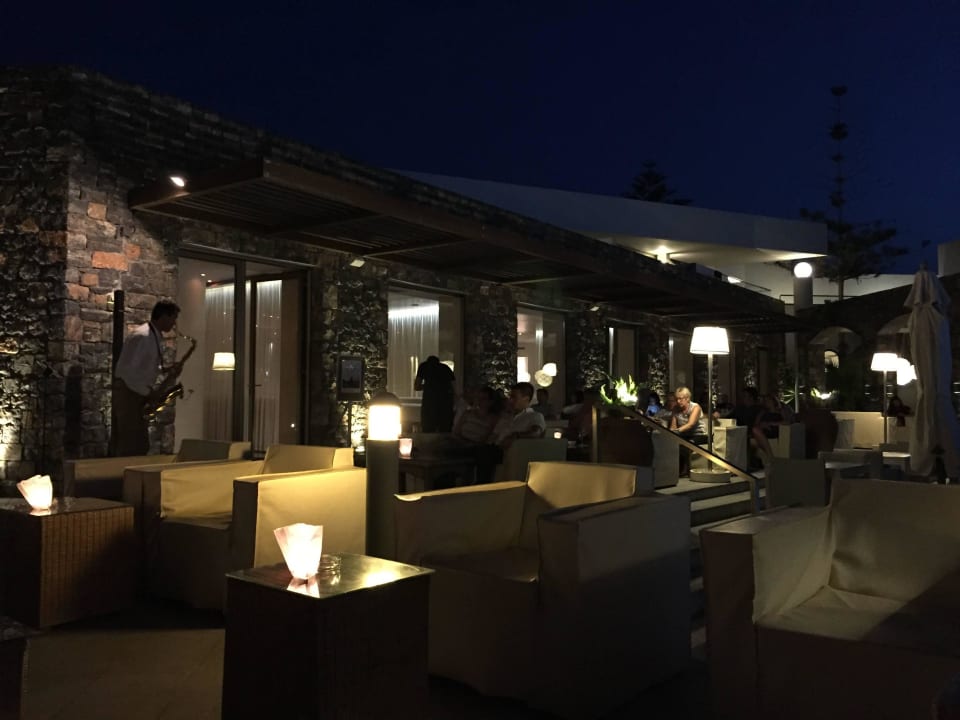 Außenbereich, Abends mit Livemusik The Island Hotel